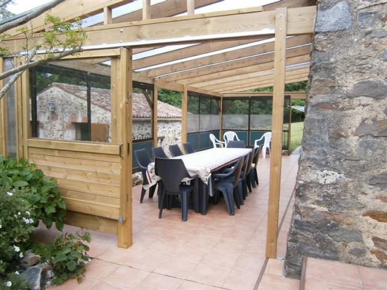 ynt_Gite entree terrasse couverte.JPG